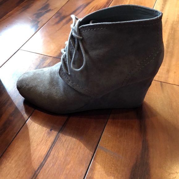 Suede boots Women’s size 8 - Picture 3 of 4